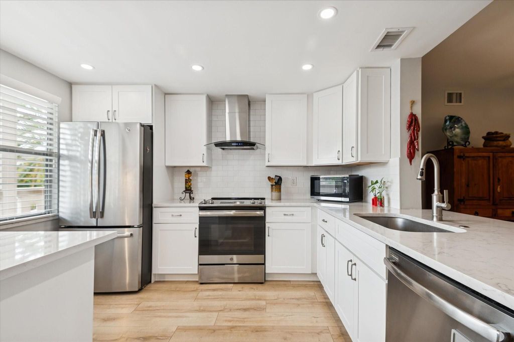 Photo of 2202 Lucaya Bend #L2, Coconut Creek, FL 33066 (MLS # F10556790)