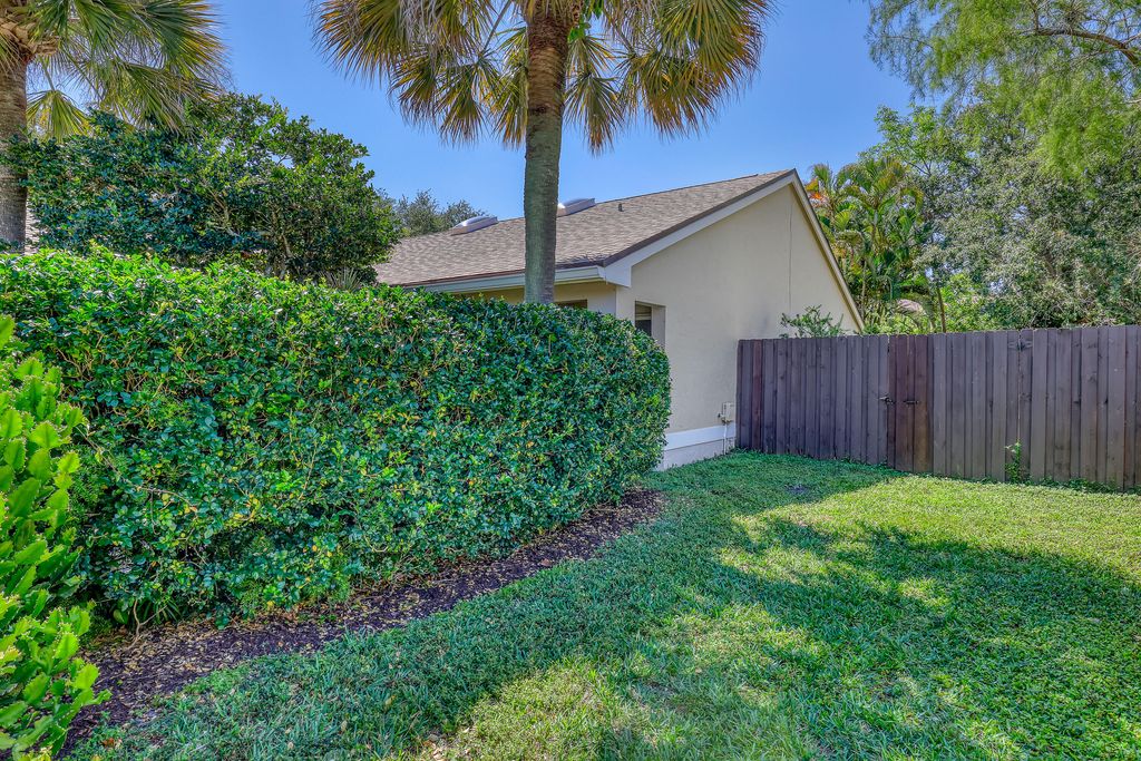 Photo of 4201 Green Forest Way, Boynton Beach, FL 33436 (MLS # B26026861)