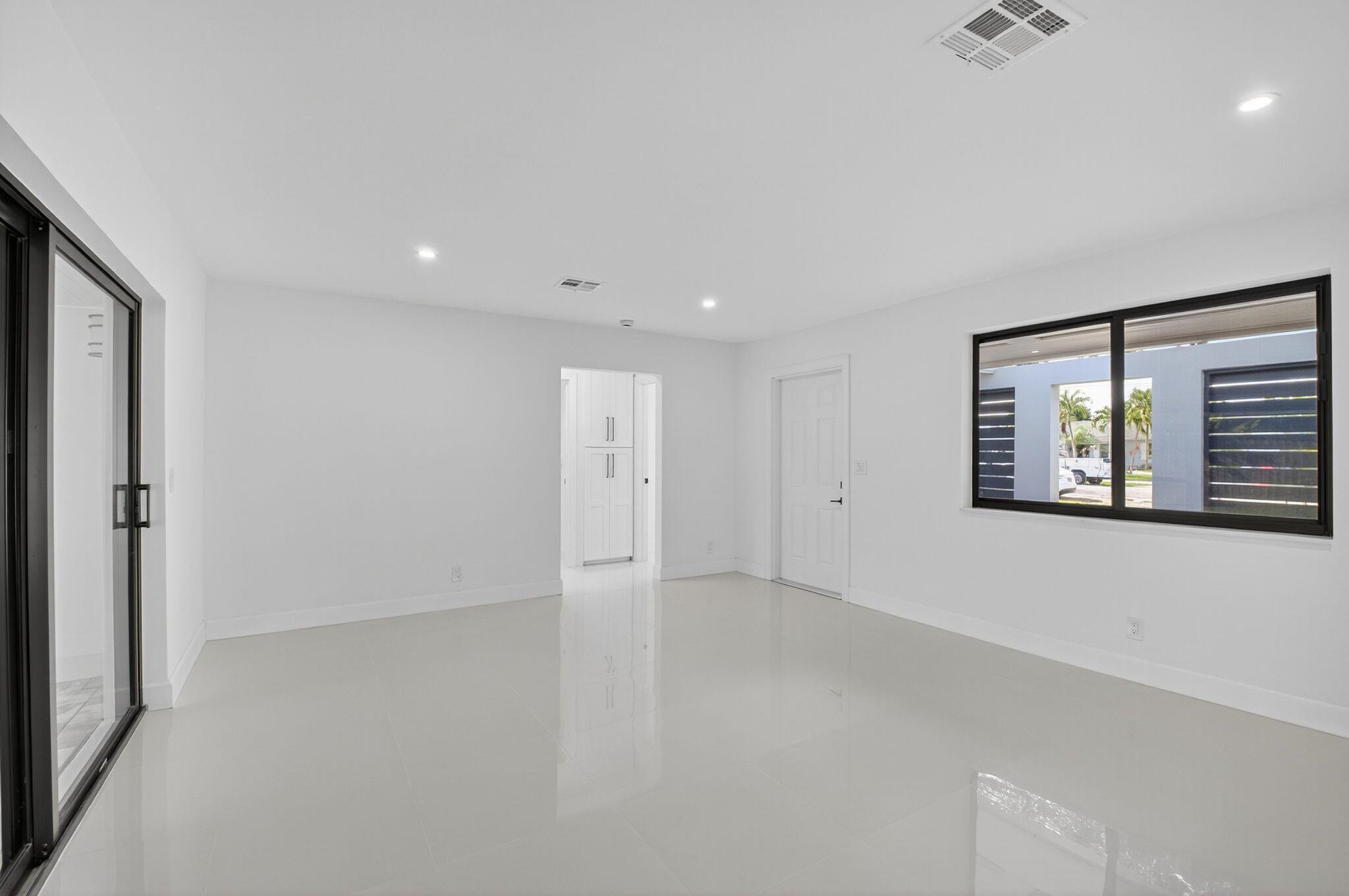 TROPIC PALMS 1 - Residential Lease