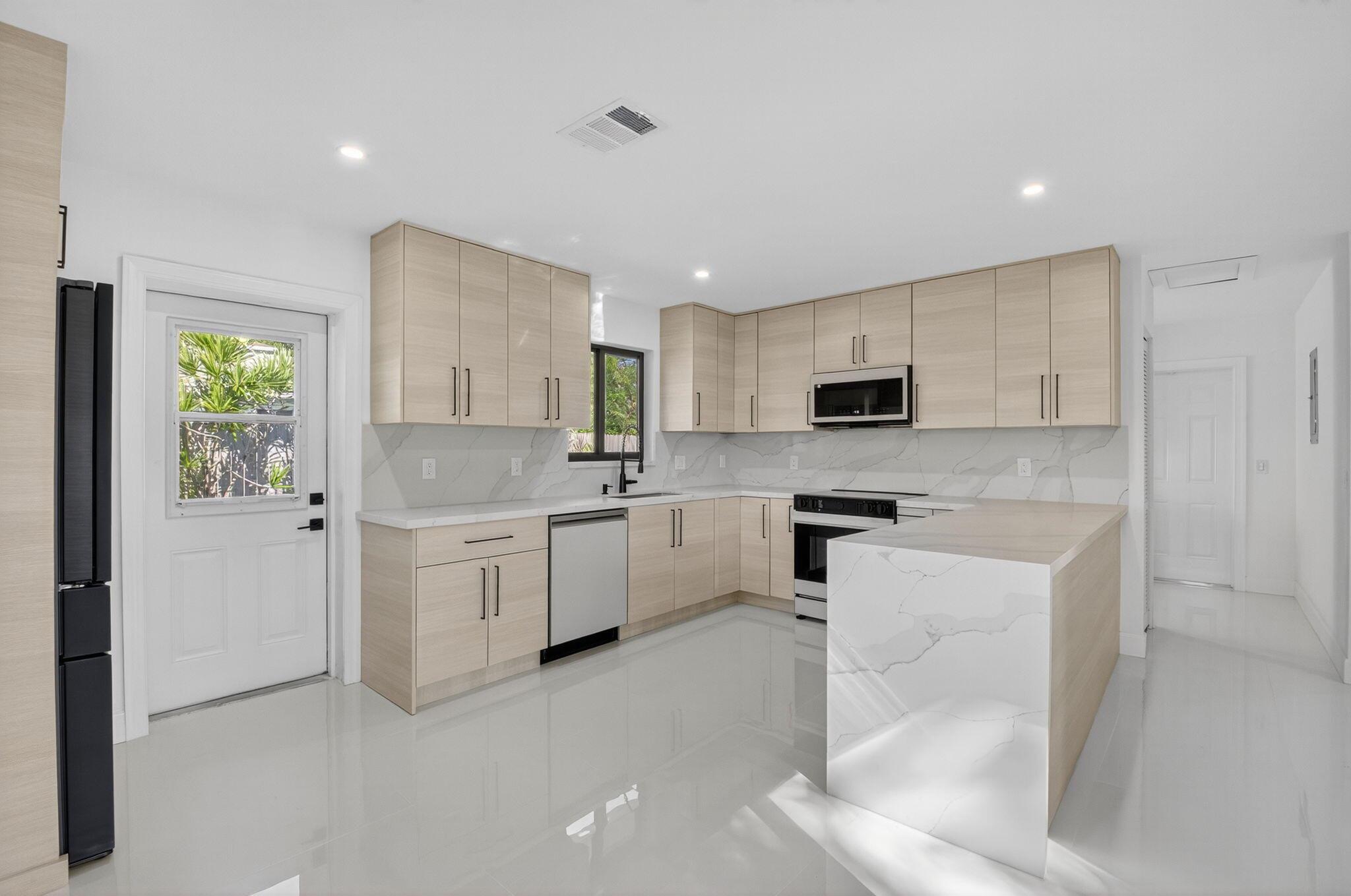 TROPIC PALMS 1 - Residential Lease