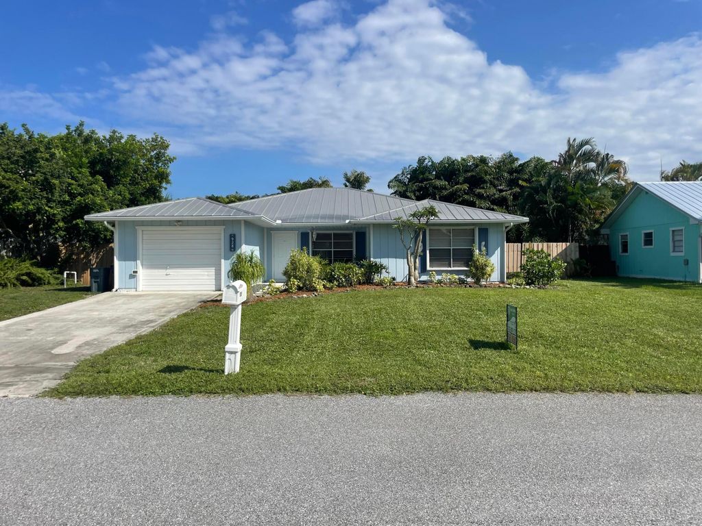 Photo of 928 NE Maranta Terrado, Jensen Beach, FL 34957 (MLS # R11007823)