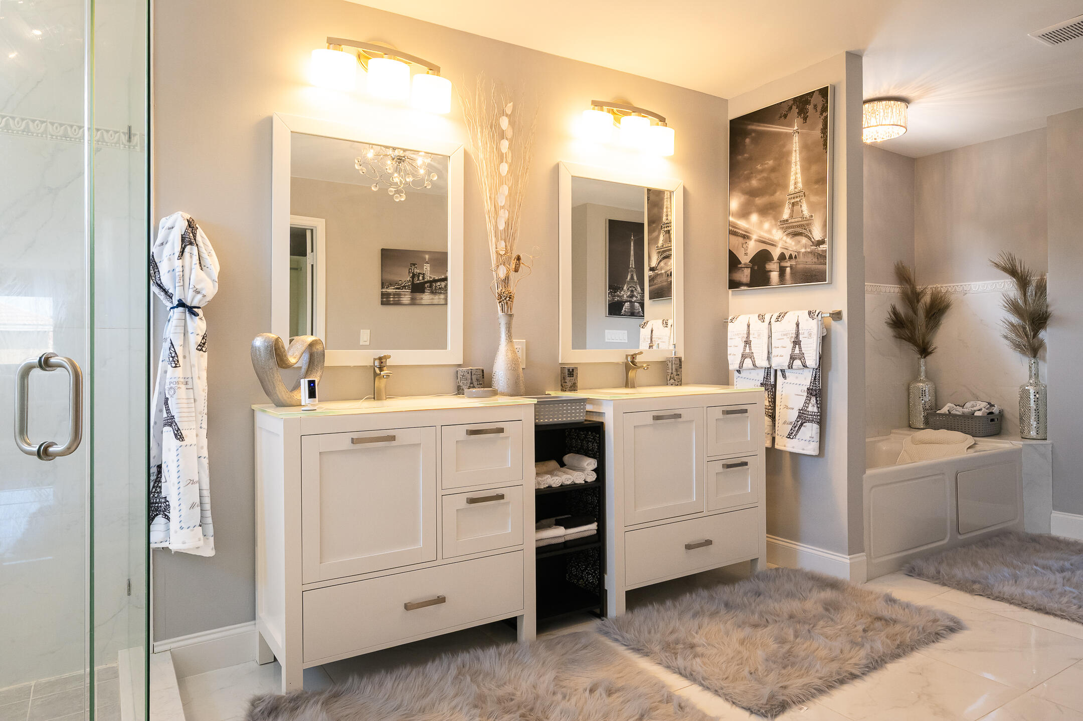 THE OAKS - Residential