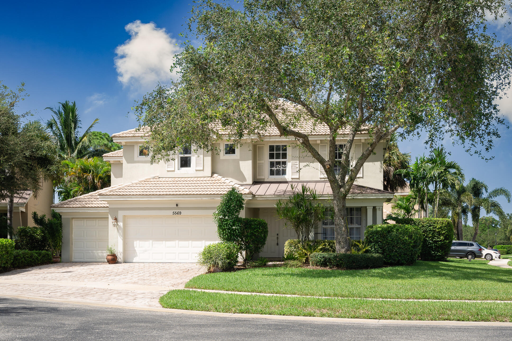 THE OAKS - Residential