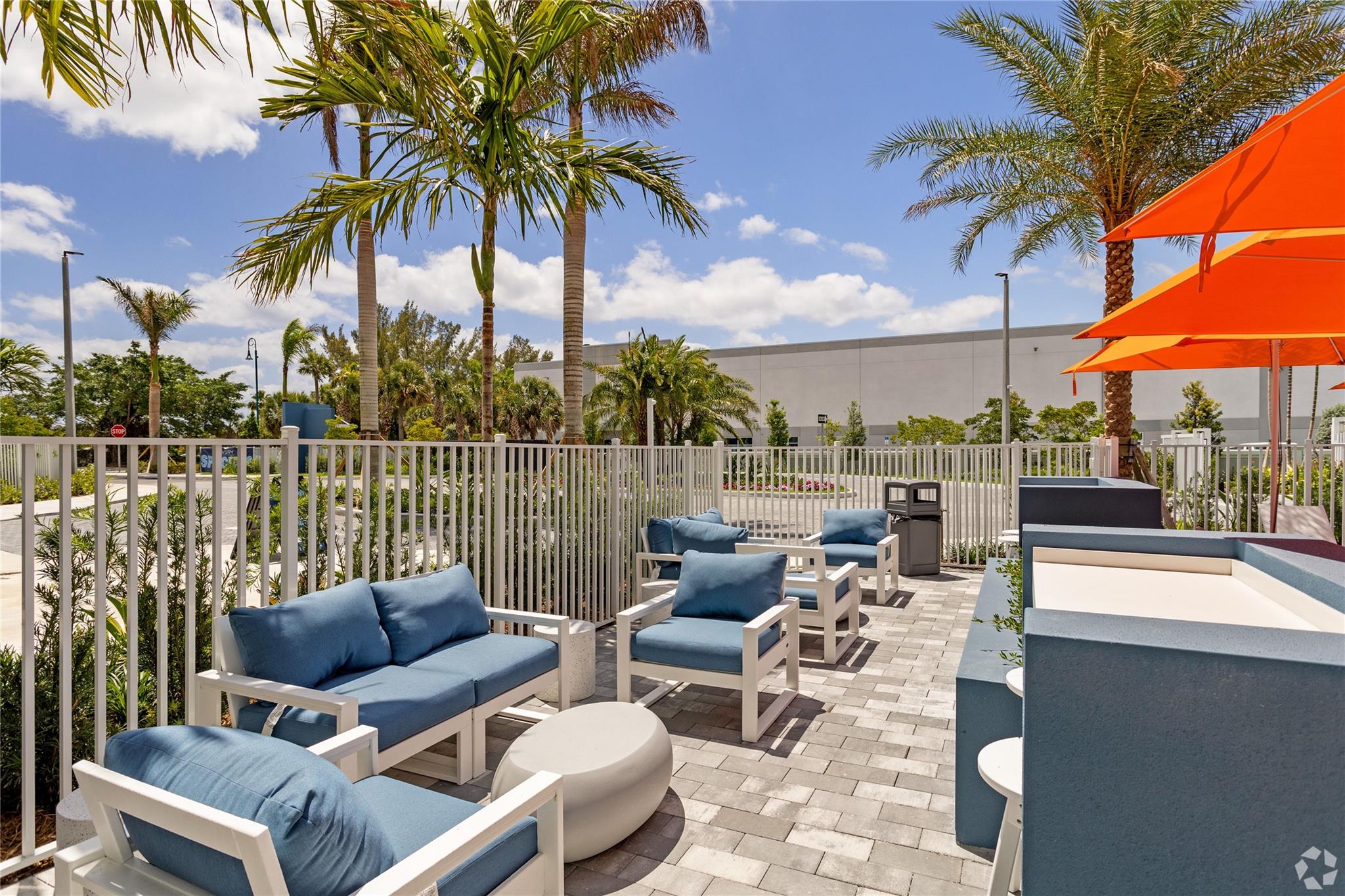 AVERY LAKE WORTH - Residential Lease