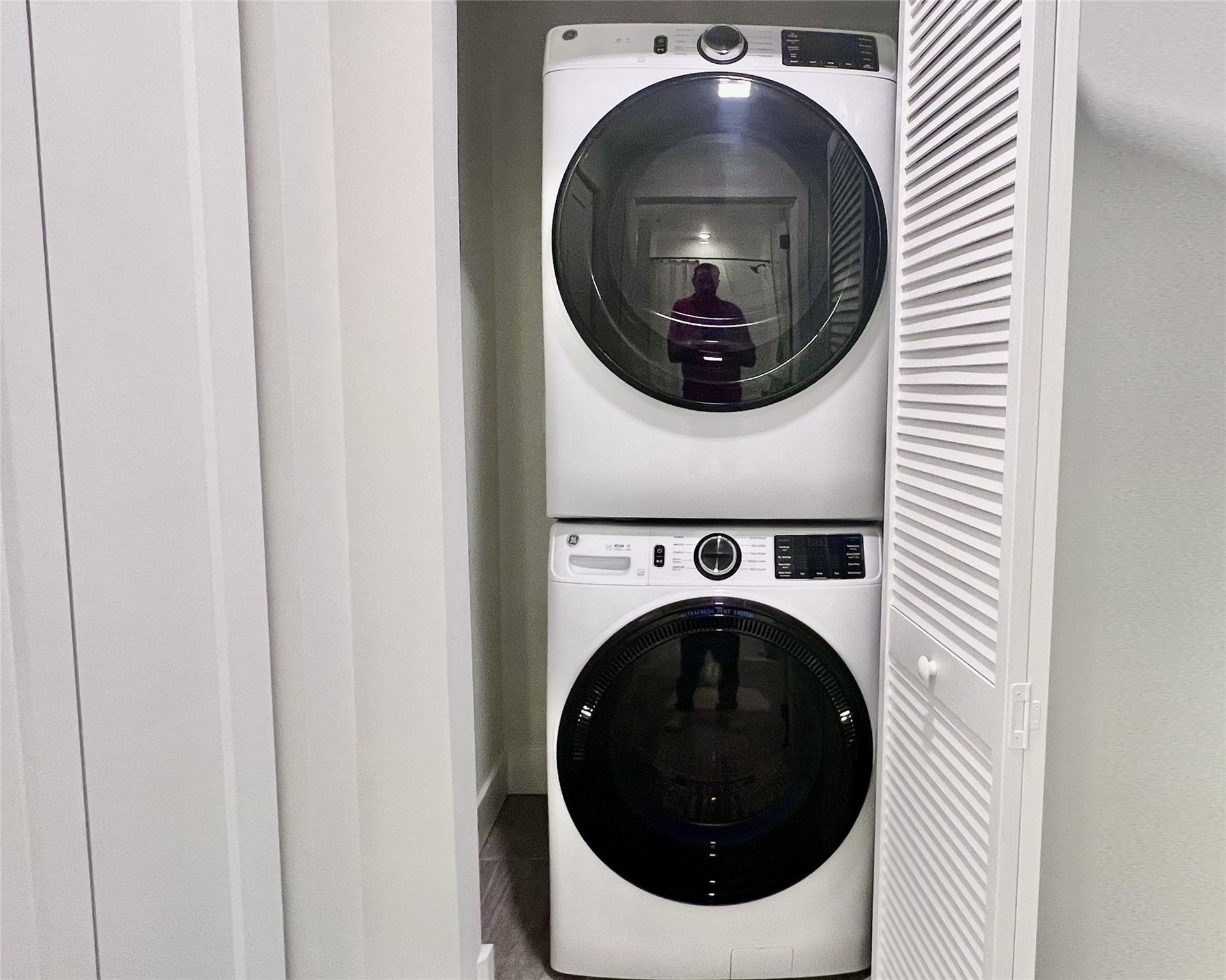 AVERY LAKE WORTH - Residential Lease