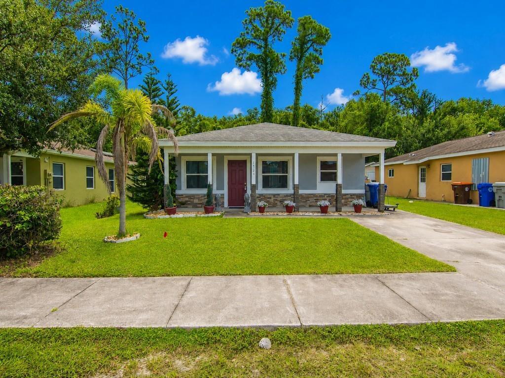 Photo of 1724 10TH Way SW, Vero Beach, FL 32962 (MLS # B26070786)