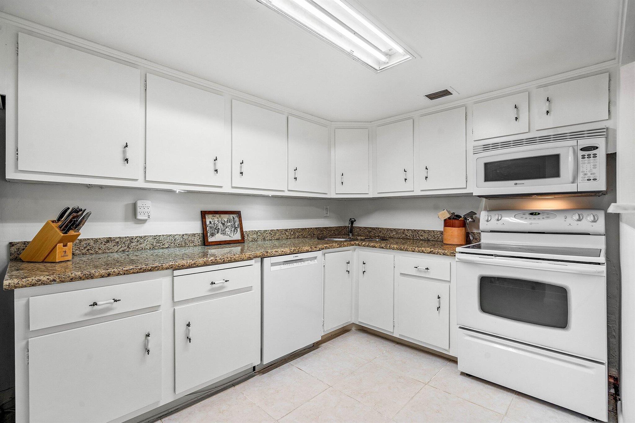 PALM BEACH ATLANTIC COND - Residential Lease