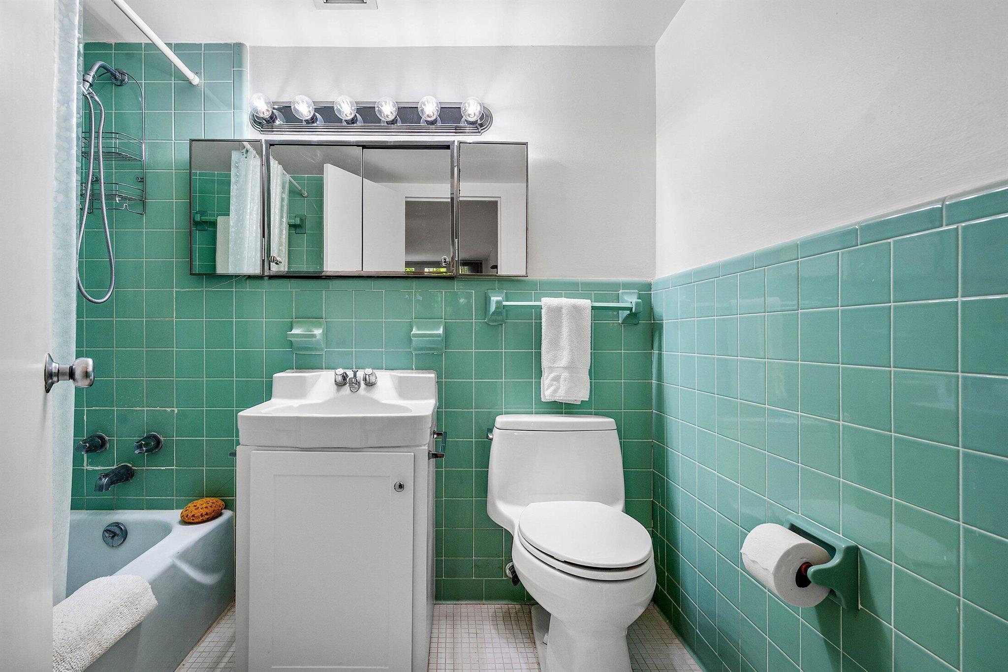PALM BEACH ATLANTIC COND - Residential Lease