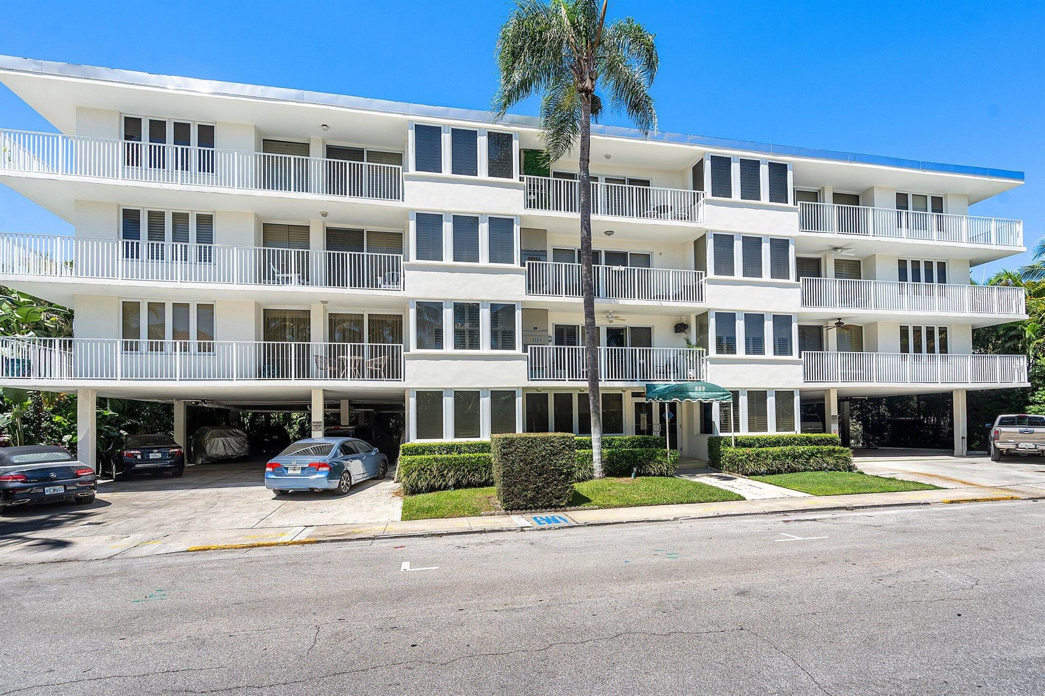 PALM BEACH ATLANTIC COND - Residential Lease
