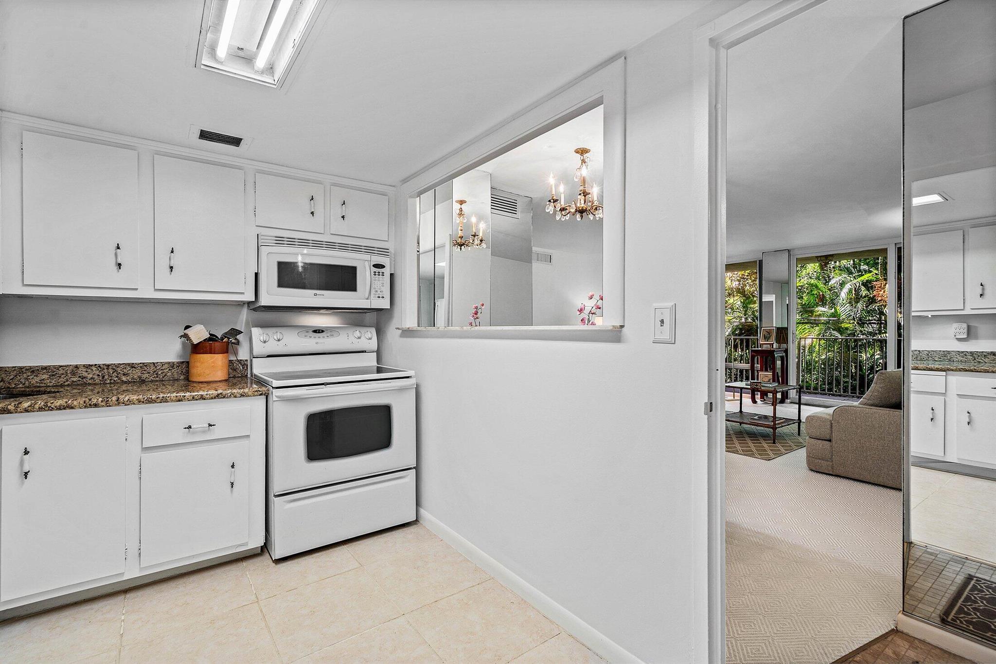 PALM BEACH ATLANTIC COND - Residential Lease