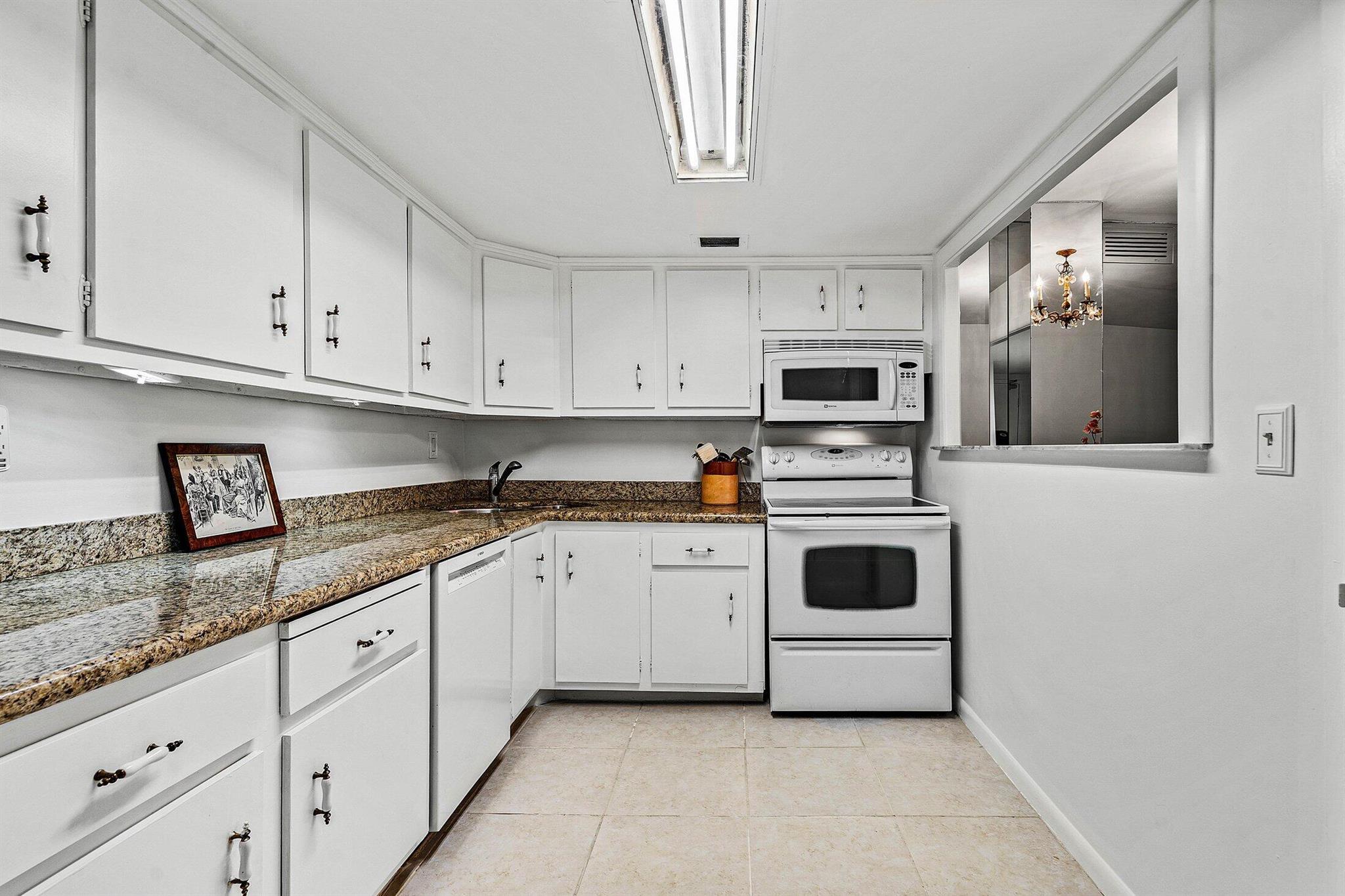 PALM BEACH ATLANTIC COND - Residential Lease