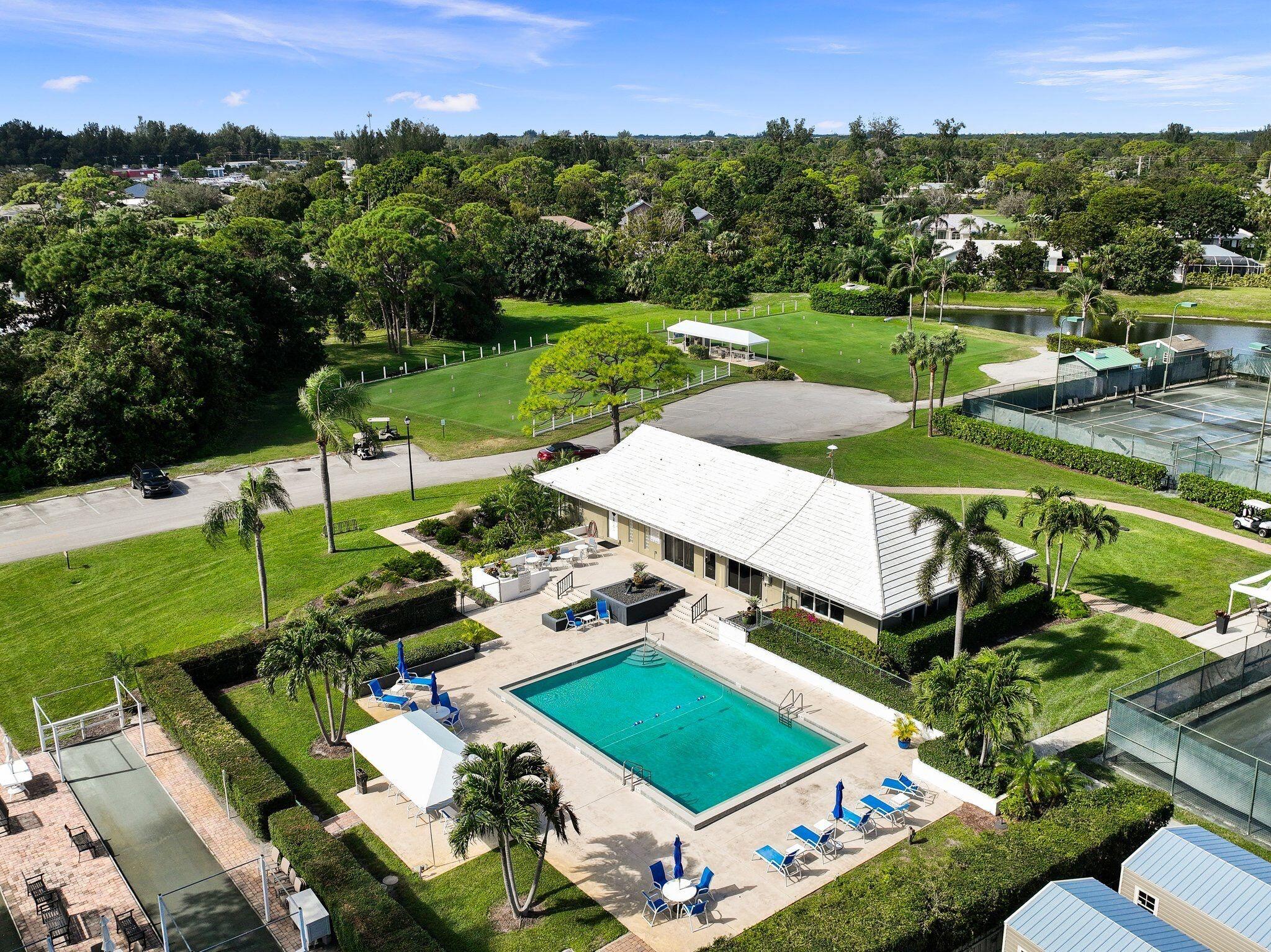 3374 SE Fairway E, Stuart, FL, 34997, USA, 3 Bedrooms Bedrooms, ,2 BathroomsBathrooms,Residential,Pending,3374 SE Fairway E,B26045142