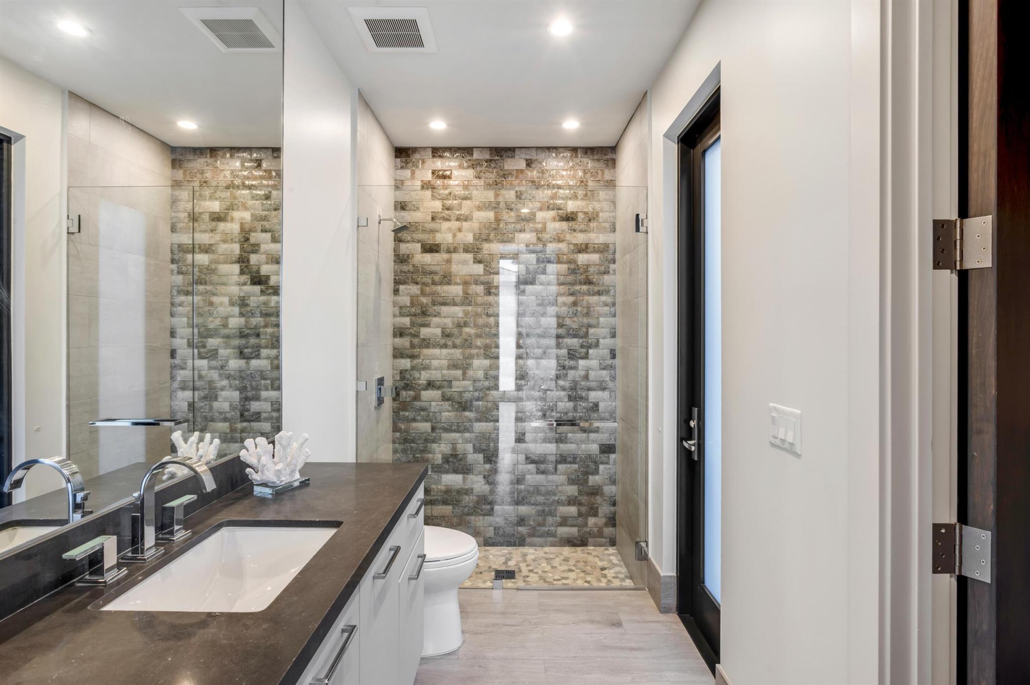 LAKE ROGERS ISLE - Residential