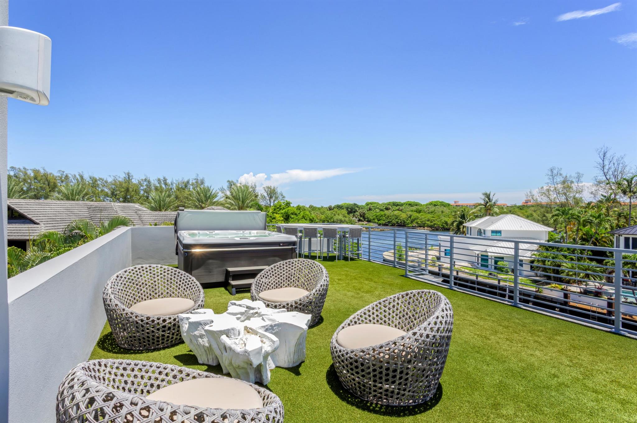 LAKE ROGERS ISLE - Residential