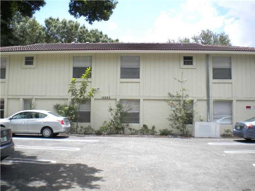 Immediate occupancy, no HOA approval! 3/2 Townhouse on cul-de-sac, 2 bedrooms upstairs & one downstairs, full-size washer/dryer in unit, bathrooms totally remodeled with new tile, vanities, and granite counter tops, 3 year old kitchen cabinets, neutral ceramic tile floors, stairway carpeted, master bedroom has walk-in closet, separate living room & dining room, ample parking, security cameras on site. Excellent school district, Close to shopping & highways. Pets OK, $250 non-refundable pet fee per pet.