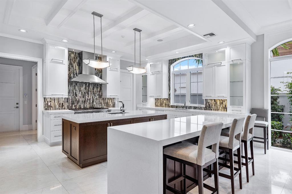 ROYAL PALM YACHT & COUNTRY CLUB - Residential