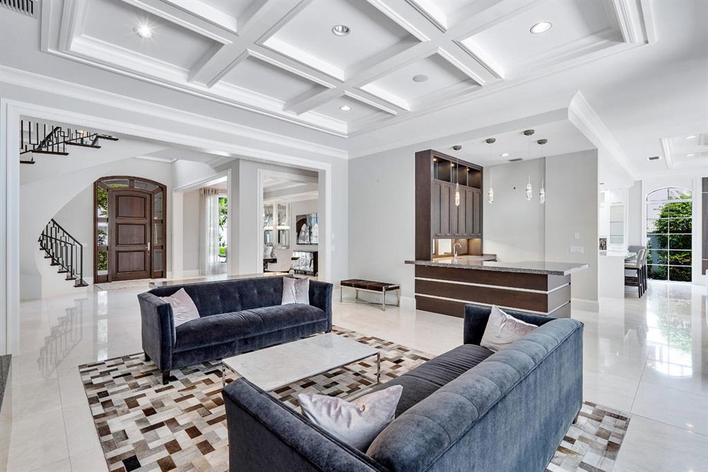 ROYAL PALM YACHT & COUNTRY CLUB - Residential