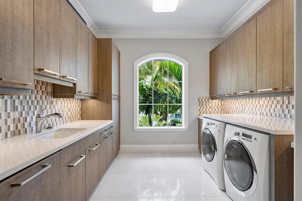 ROYAL PALM YACHT & COUNTRY CLUB - Residential