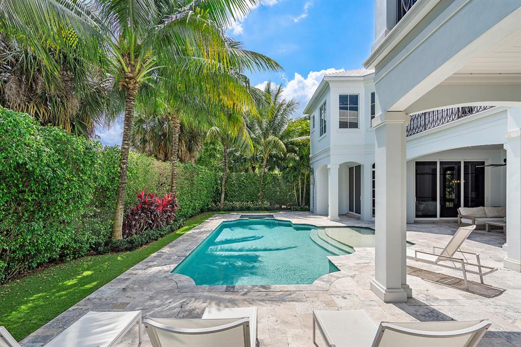 ROYAL PALM YACHT & COUNTRY CLUB - Residential