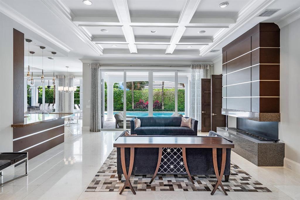 ROYAL PALM YACHT & COUNTRY CLUB - Residential