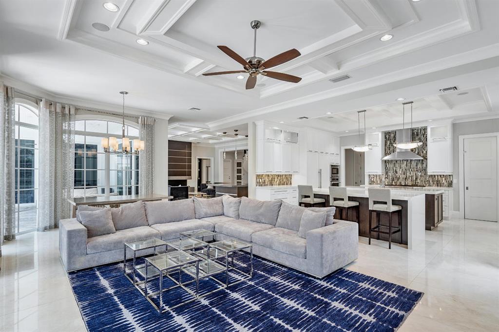 ROYAL PALM YACHT & COUNTRY CLUB - Residential