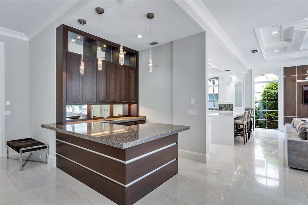 ROYAL PALM YACHT & COUNTRY CLUB - Residential