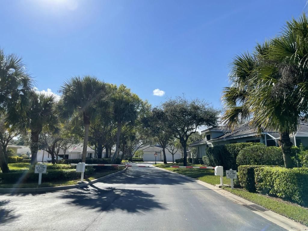 Photo of 1600 SE Tidewater Place, Stuart, FL 34997 (MLS # R10961047)