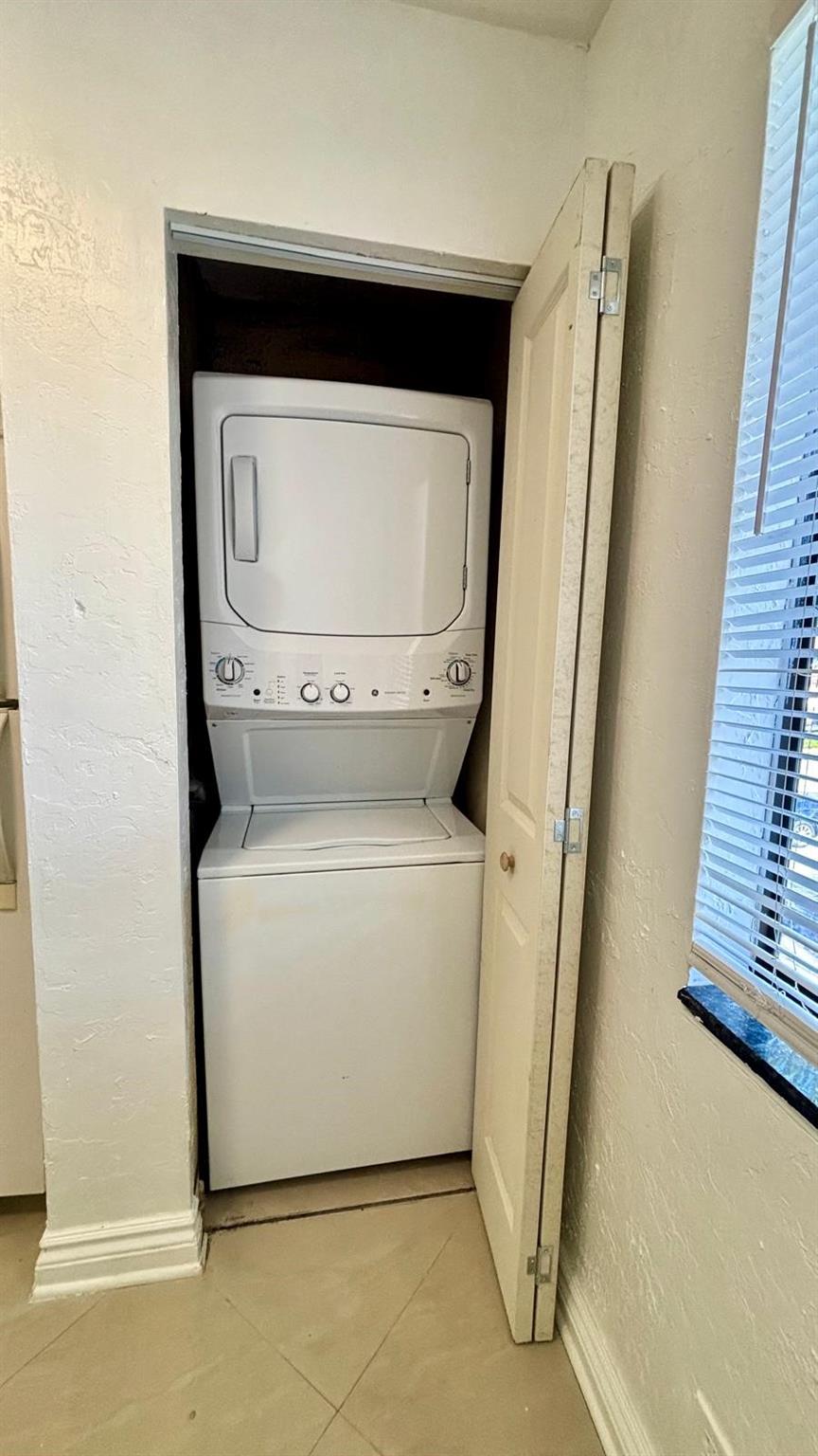 ROYALE GARDENS CONDO - Residential Lease