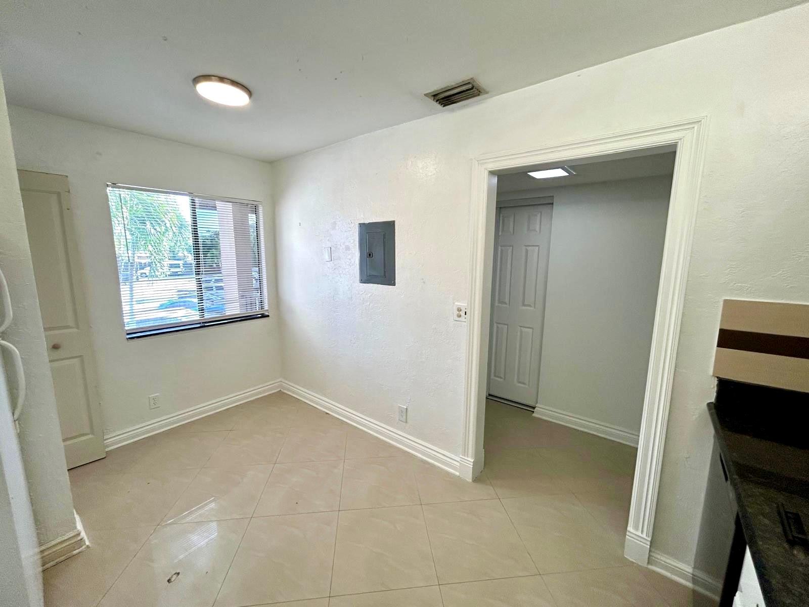 ROYALE GARDENS CONDO - Residential Lease