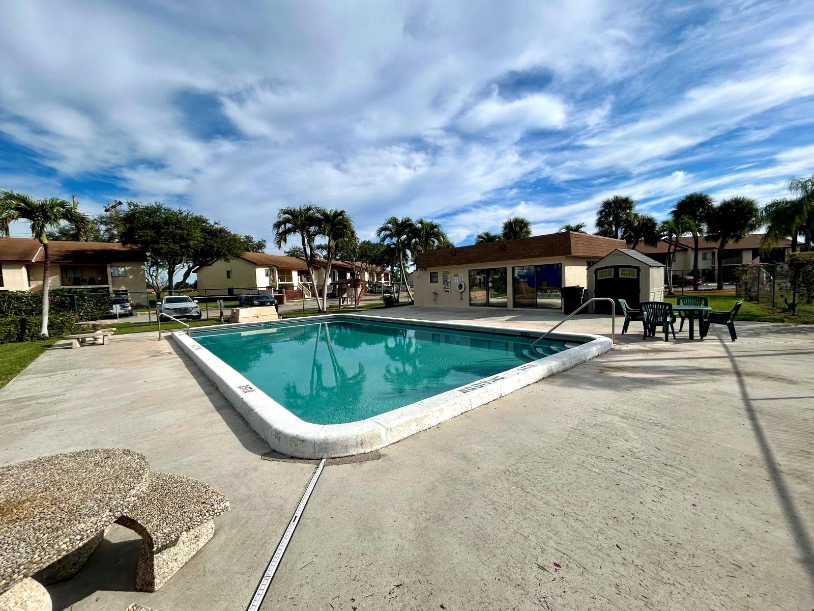 ROYALE GARDENS CONDO - Residential Lease