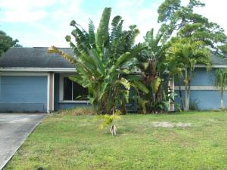 LARGE CORNER LOT THIS TWO BEDROOM TWO BATHROOM HOME HOST A SPACIOUS KITCHEN THAT OPENS TO FAMILY ROOM AND LIVING ROOM, MASTER BATHROOM OFFERS TUB AND SHOWER COMBO.  TILE FLOORING IN LIVING AREAS.  CLOSE TO SHOPPING, SCHOOLS AND LOCAL BEACHES THIS PROPERTY IS A MUST SEE!