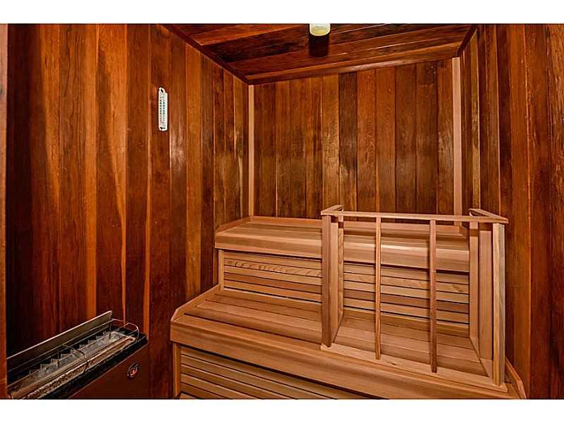 Silver Thatch - Residential