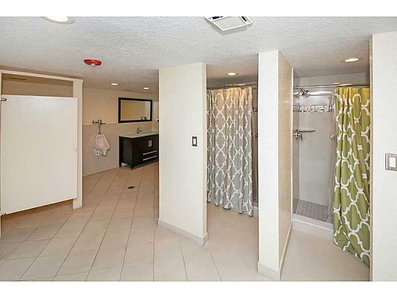 Silver Thatch - Residential