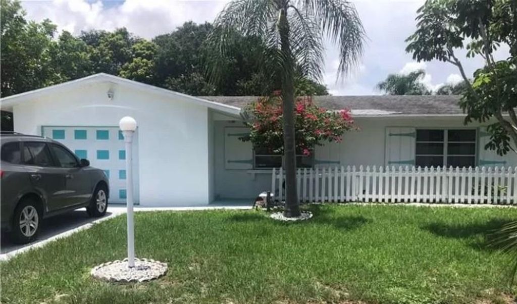 Photo of 168 NE Hemet St, Port Saint Lucie, FL 34983 (MLS # F10292819)