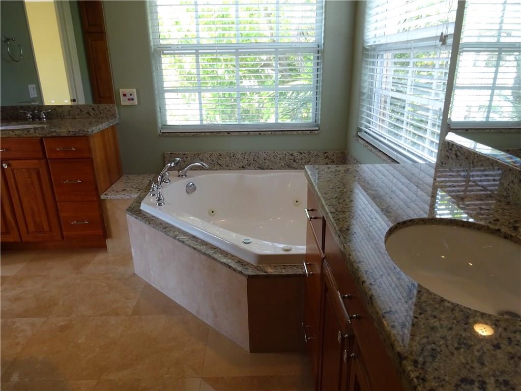 Vinik 2 25-33 B - Residential