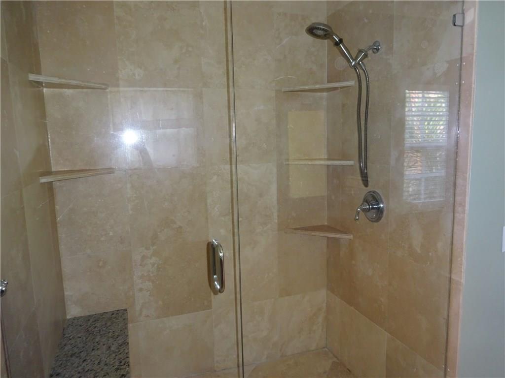 Vinik 2 25-33 B - Residential