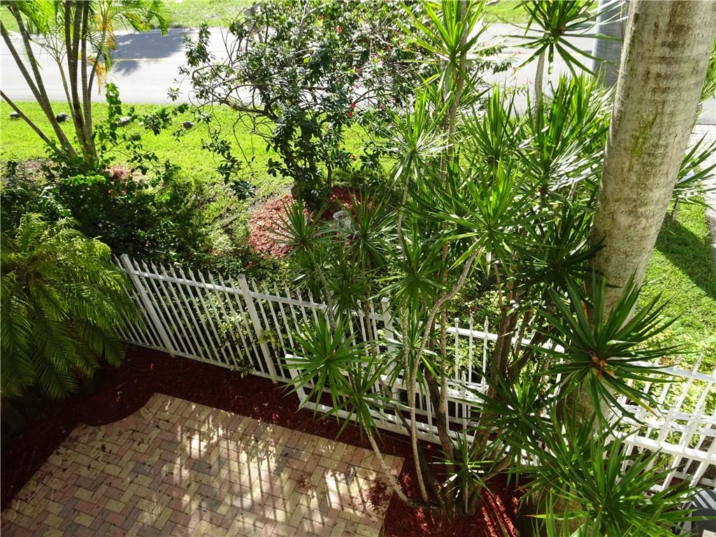 Vinik 2 25-33 B - Residential
