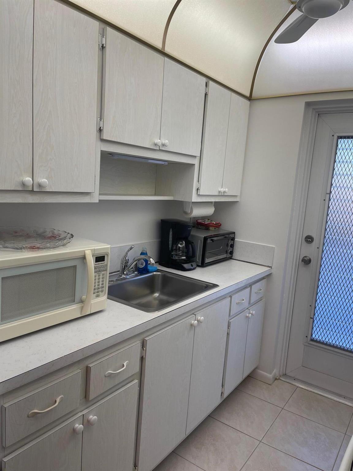 Leisure Lake Condo's - Residential Lease