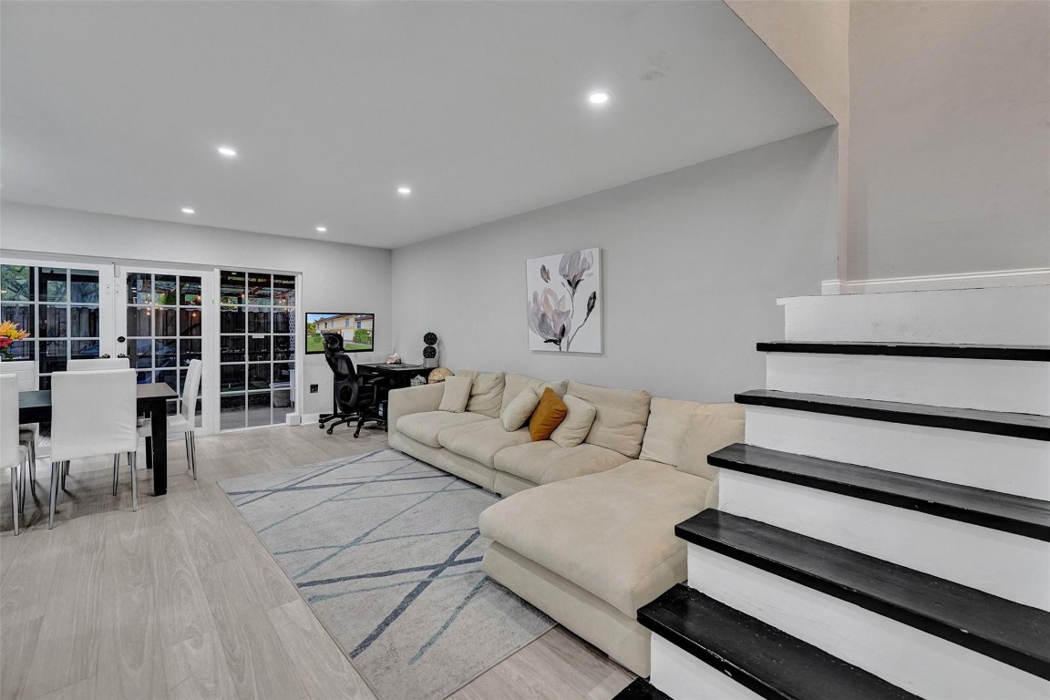 Hollywood Gardens - Residential