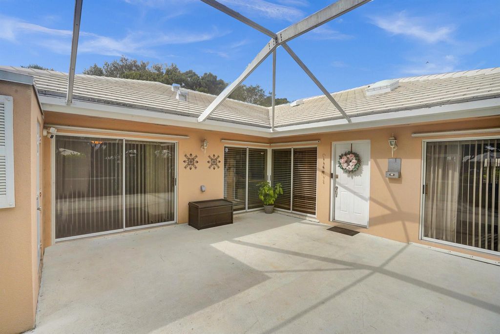 Photo of 4202 Ridgewood Court, Palm Beach Gardens, FL 33403 (MLS # R11010596)