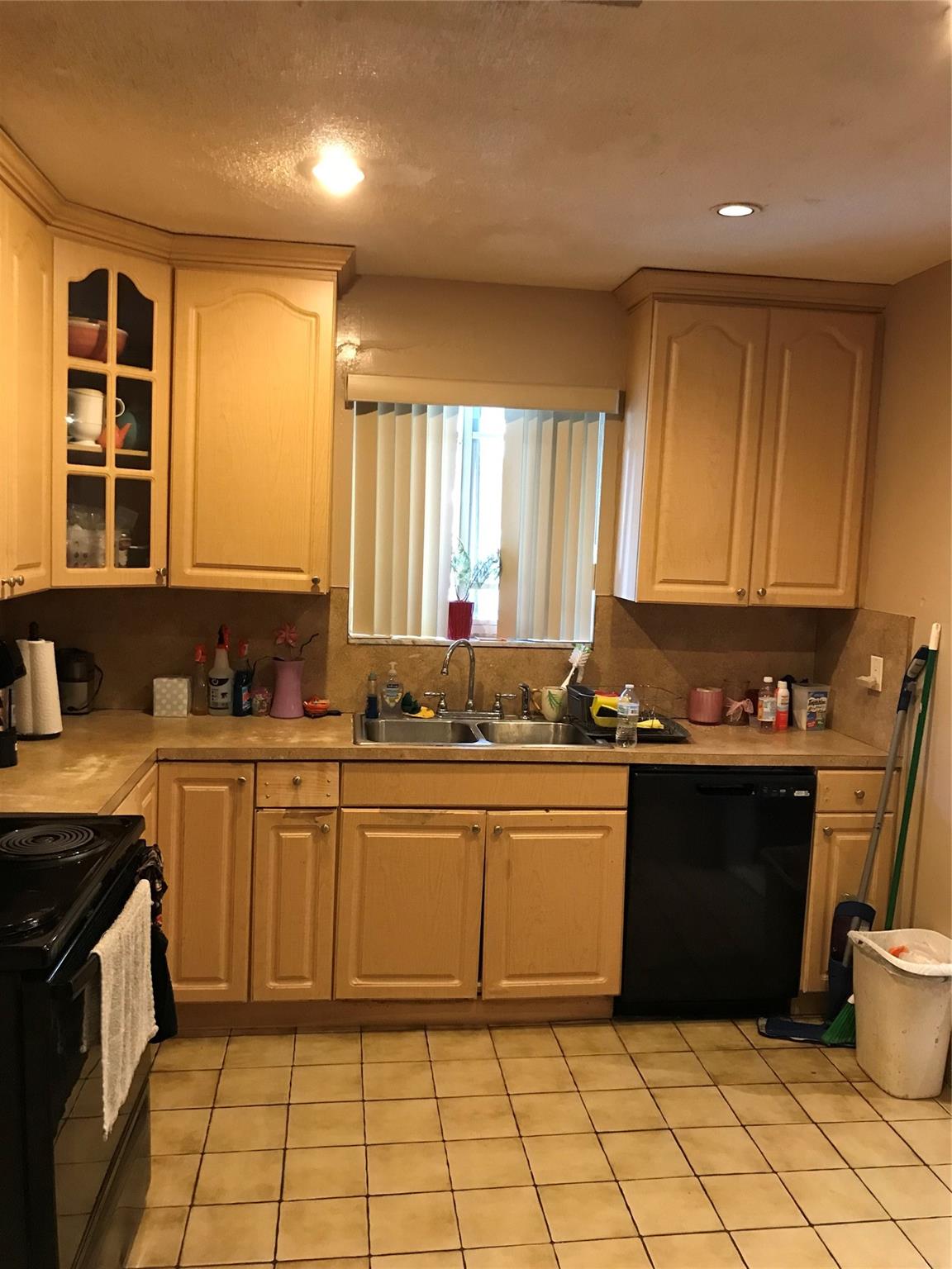 Hollywood Hills 6-22 B - Residential