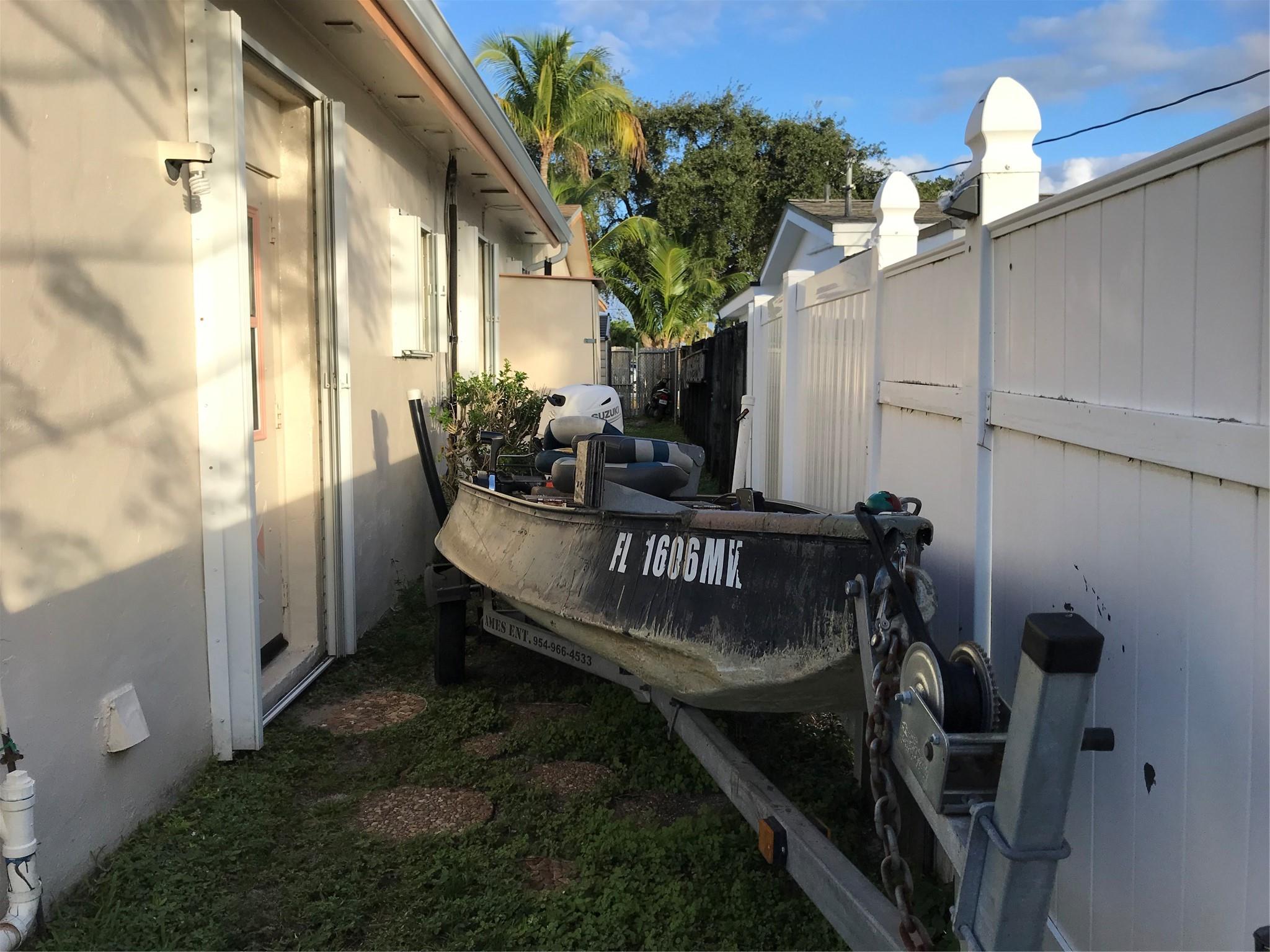 Hollywood Hills 6-22 B - Residential