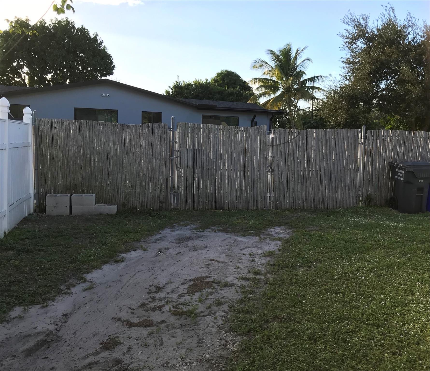 Hollywood Hills 6-22 B - Residential