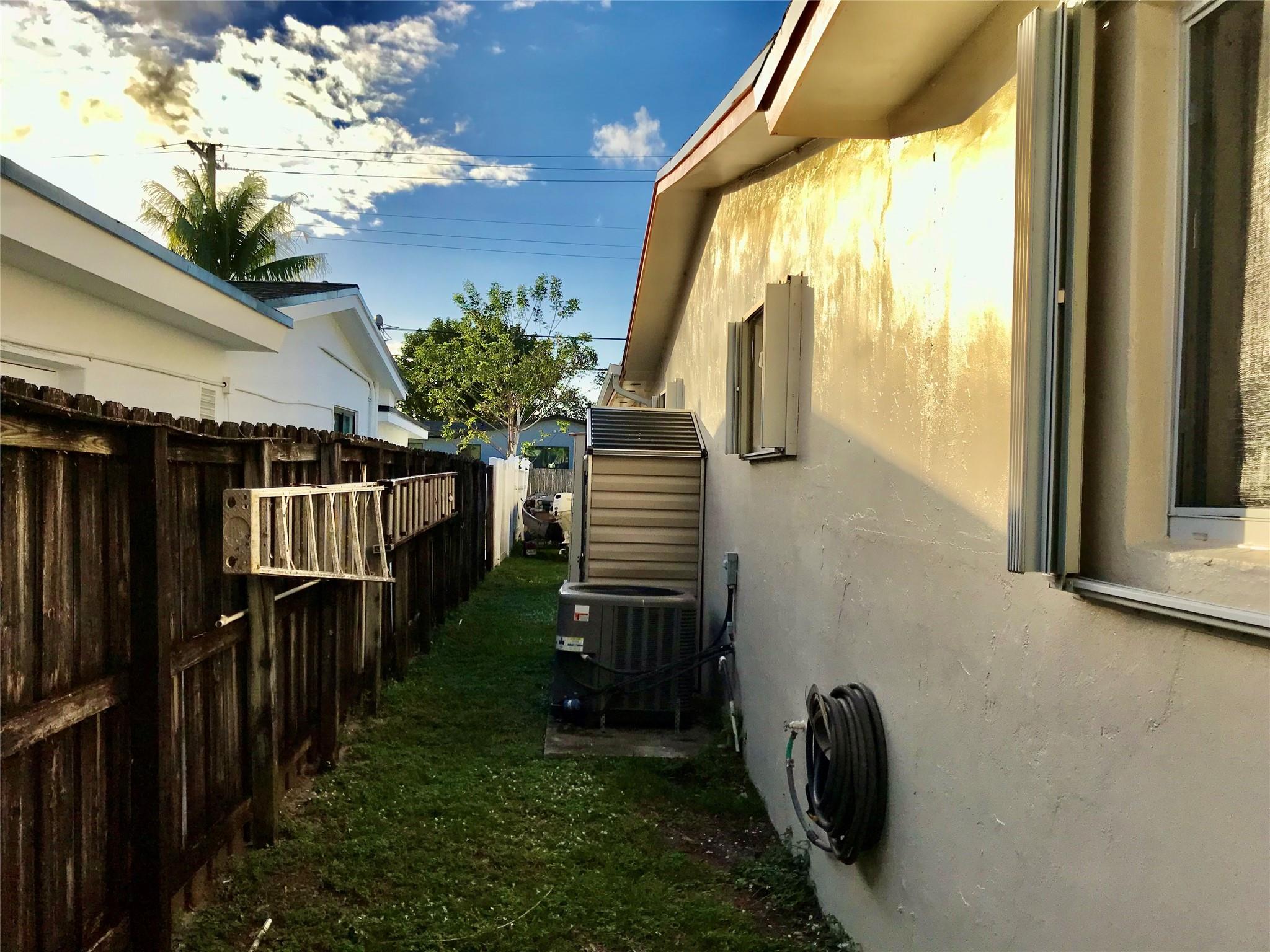 Hollywood Hills 6-22 B - Residential