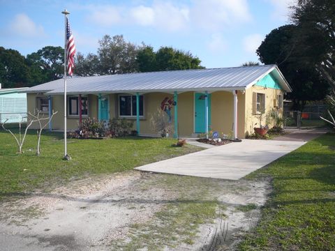 Photo of 125 Garden Avenue, Fort Pierce, FL 34982 (MLS # R11162420)