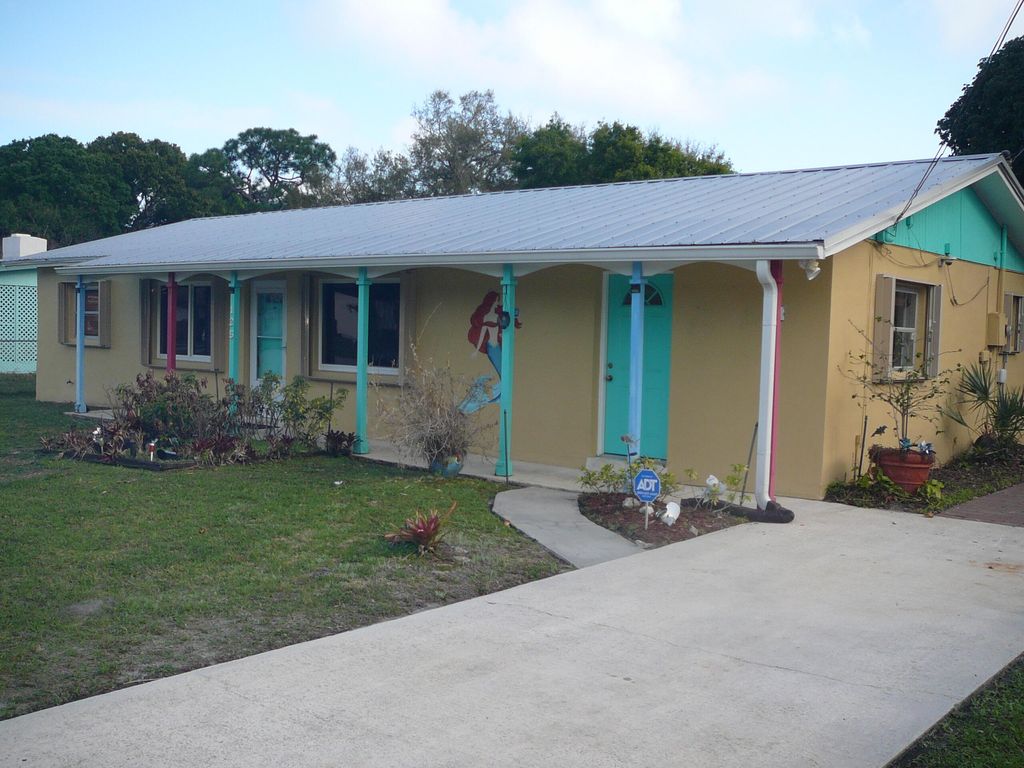 Photo of 125 Garden Avenue, Fort Pierce, FL 34982 (MLS # R11162420)