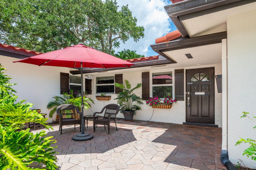 Photo of 701 SW 5th Street, Boca Raton, FL 33486 (MLS # B26025339)