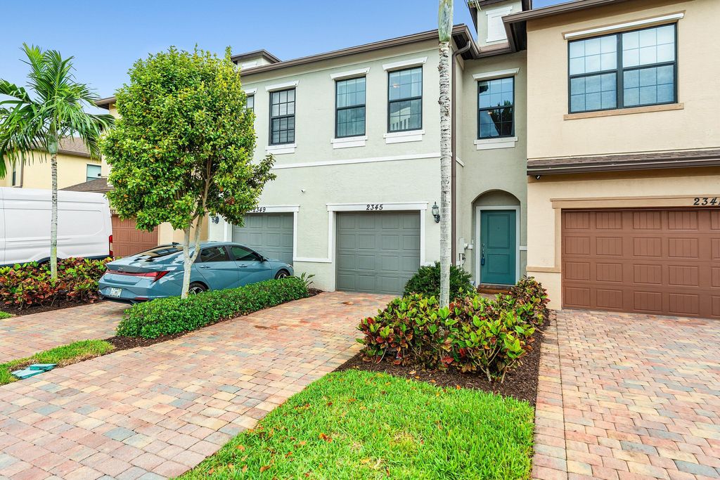 Photo of 2345 Byron Street, Palm Springs, FL 33406 (MLS # B26003419)