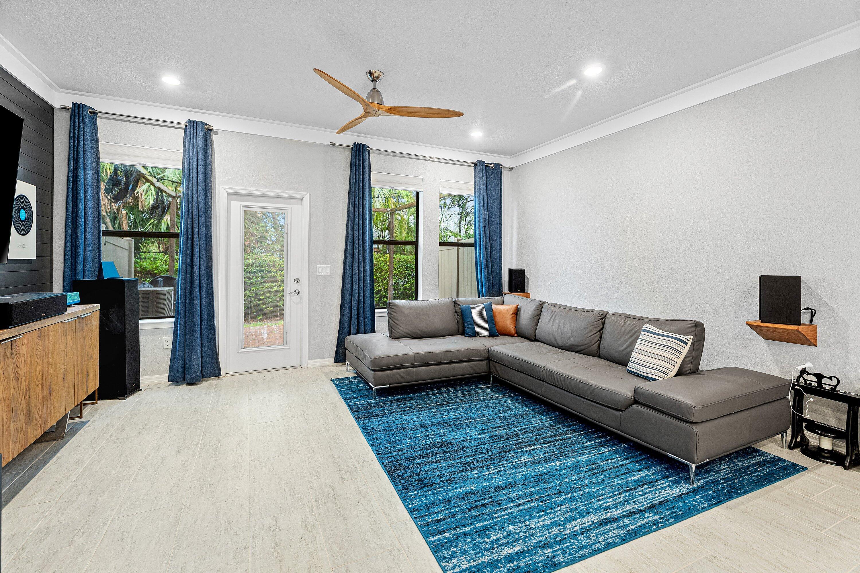 PRESTON SQUARE - Residential