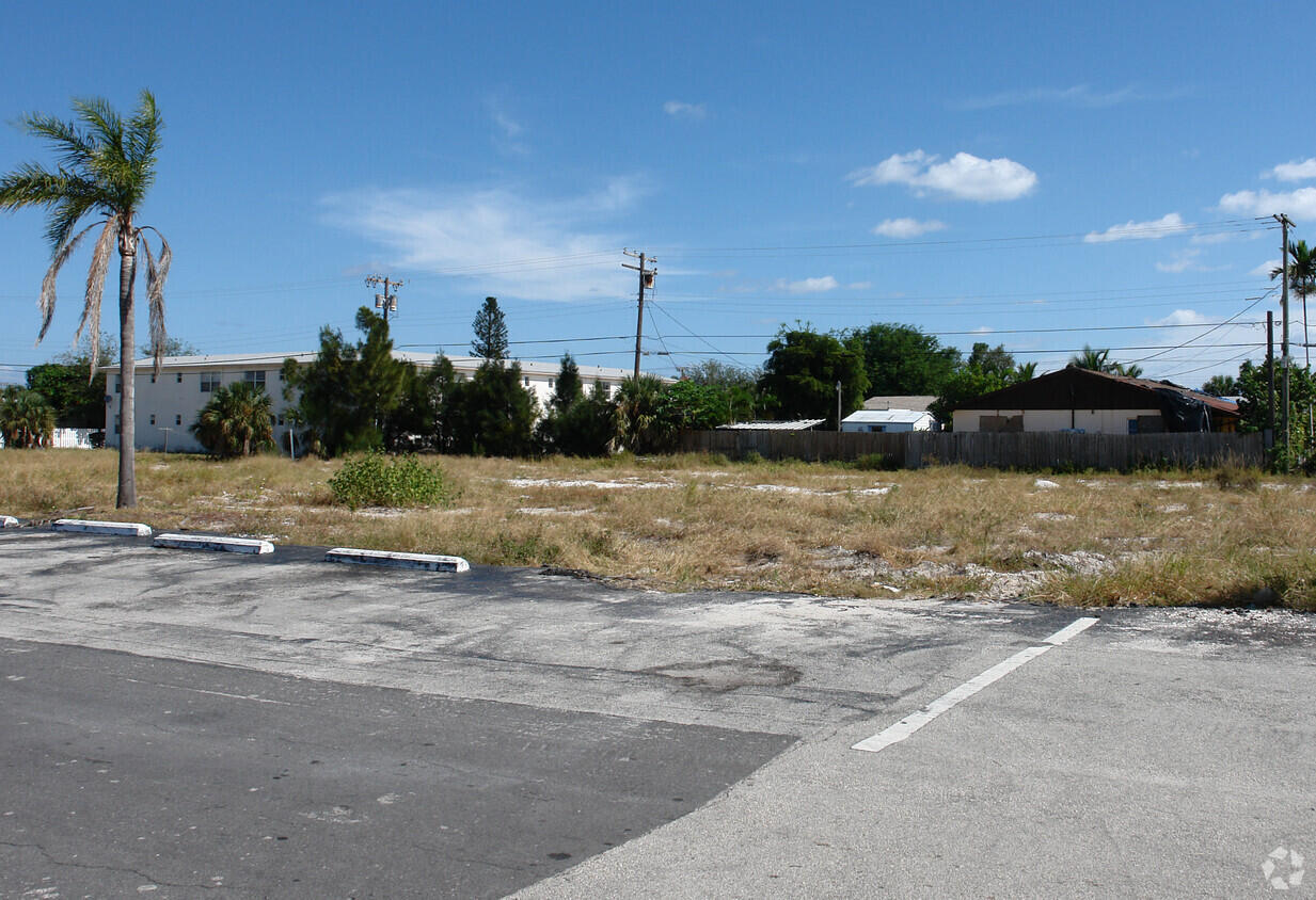 Photo 1 of 2 — 1122 S J Street, Lake Worth Beach, FL 33460